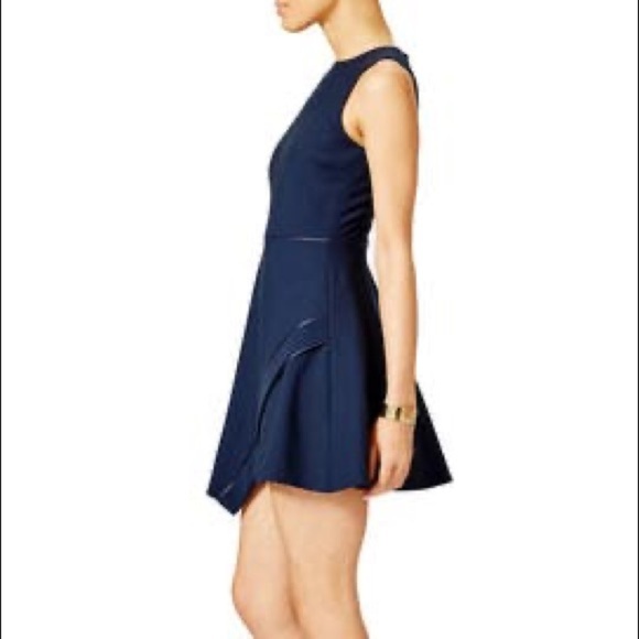 Elizabeth and James
Ayla Dress Navy (20) - Picture 7 of 7